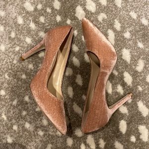 Gianni Bini sz 7 blush velvet heels